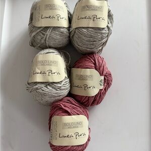 Linea Pura yarn
Solo Lino
Size:approx 115 yds each
Colors gray and rose color